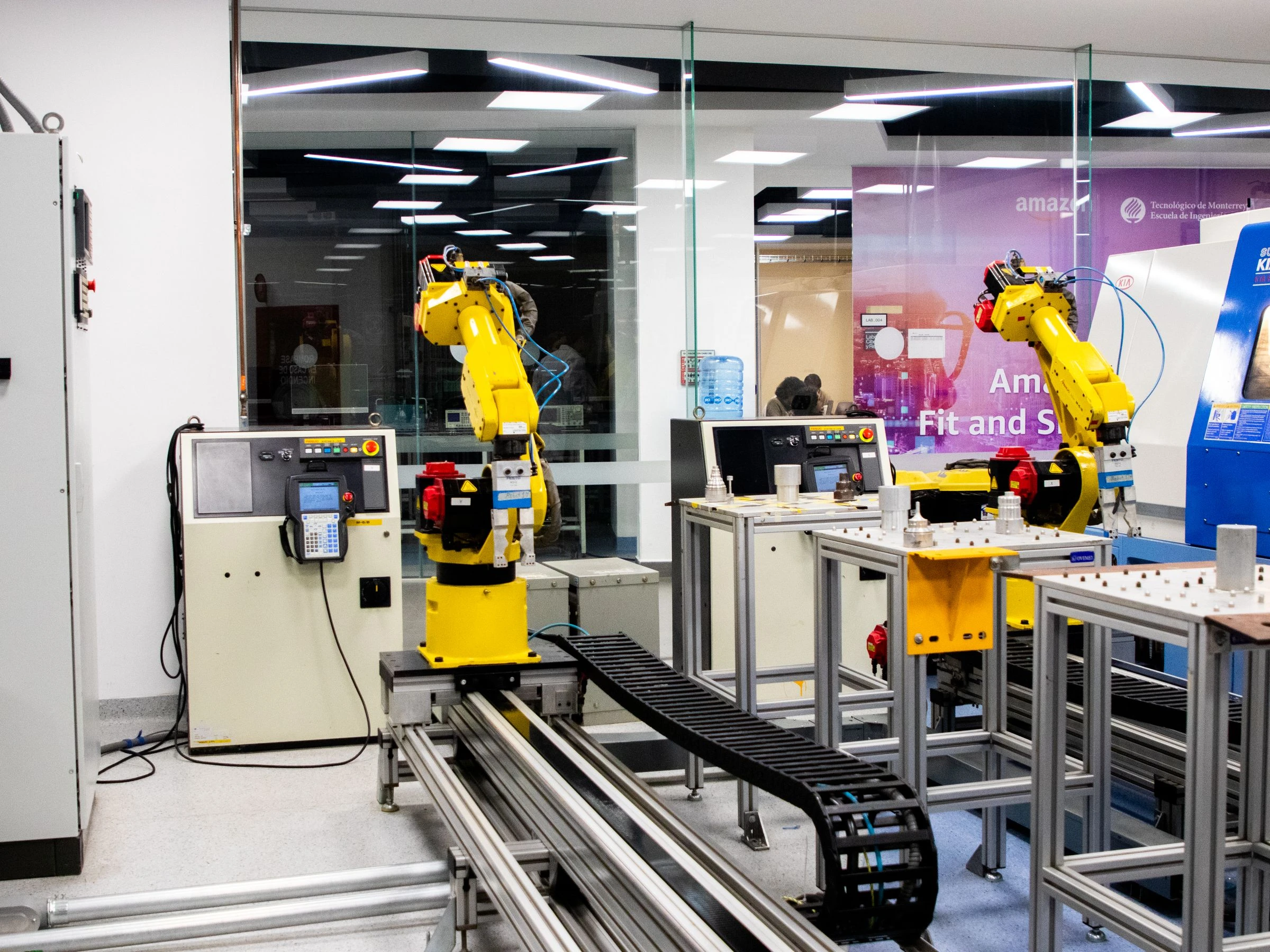 Robotic arm used in construction manufacturing